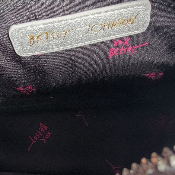 NWT Betsey Johnson Bank of Love Credit Card Crossbody - Picture 3 of 6